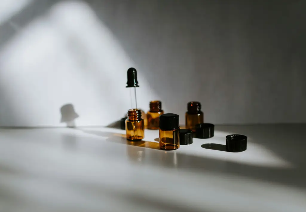 芳香療法文獻：探索精油的療癒力量